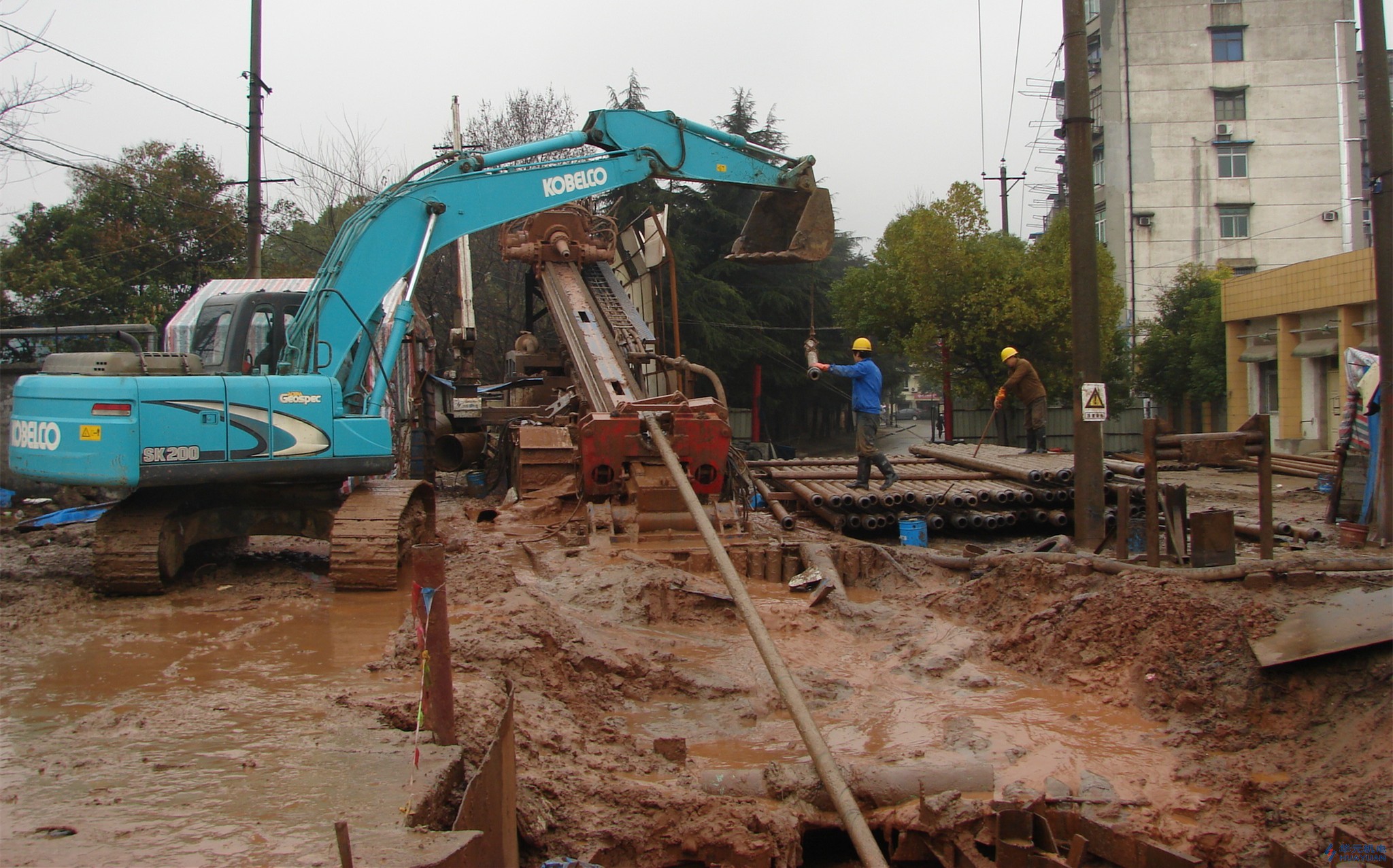 2009年2月27日，華元公司順利完成長江右汊定向鉆穿越工程